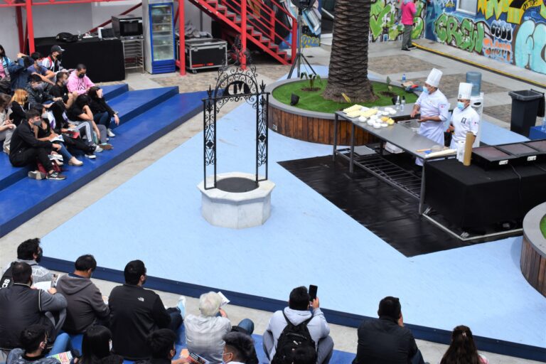 PARTICIPAMOS EN LA FERIA EDUCATIVA Y DEL TRABAJO “CREA TU FUTURO”